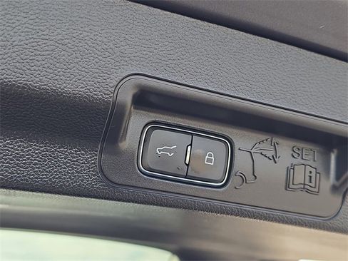 Used 2021 Ford Explorer XLT w/ Equipment Group 202A image 30