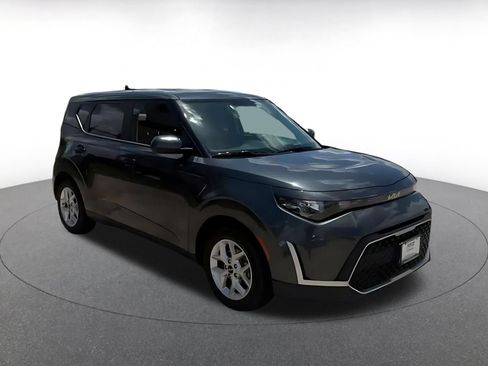Used 2025 Kia Soul LX w/ LX Technology Package FWD image 3