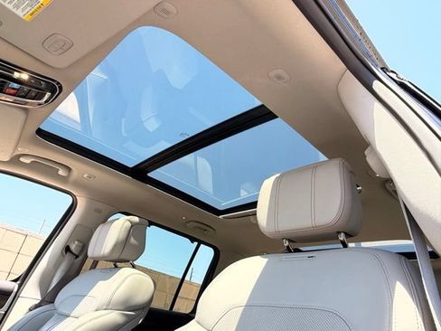Used 2023 Jeep Grand Wagoneer 4WD image 13