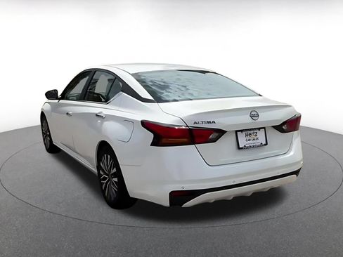 Used 2025 Nissan Altima 2.5 SV FWD image 10
