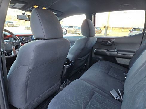 Used 2016 Toyota Tacoma TRD Off-Road image 25