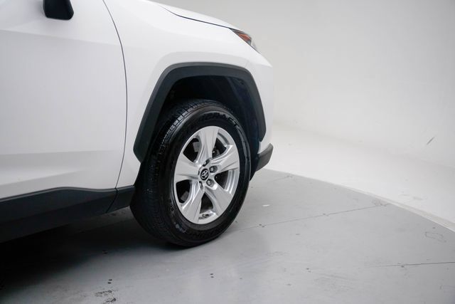 Used 2019 Toyota RAV4 XLE w/ Carpet Mat Package AWD/4WD image 11