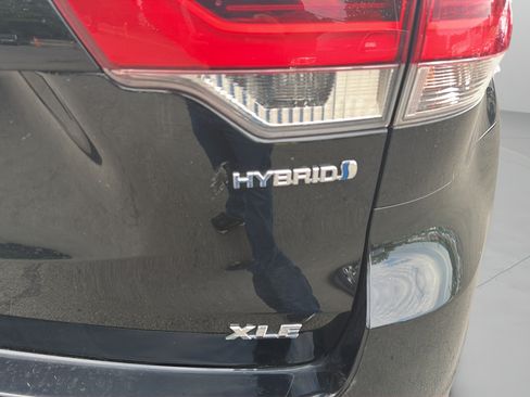 Used 2018 Toyota Highlander XLE AWD/4WD image 35