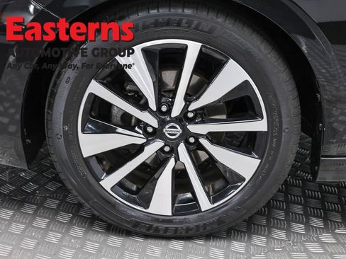 Used 2023 Nissan Sentra SV w/ SV Premium Package FWD image 32