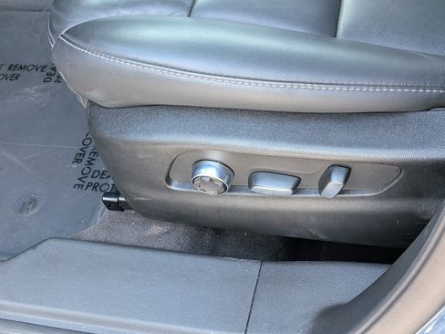 Used 2025 Cadillac XT4 Premium Luxury FWD image 20