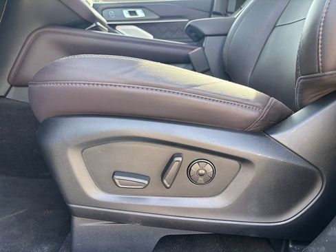 Used 2025 Ford Explorer Platinum w/ Ultimate Package AWD/4WD image 13