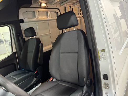 Used 2020 Mercedes-Benz Sprinter 2500 image 31