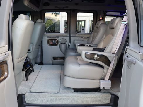 Used 2014 GMC Savana 1500 image 30