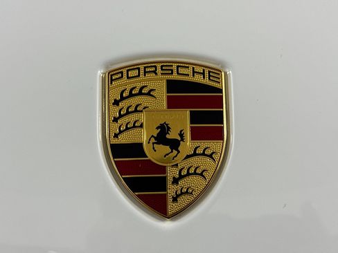 Certified 2021 Porsche Macan image 32