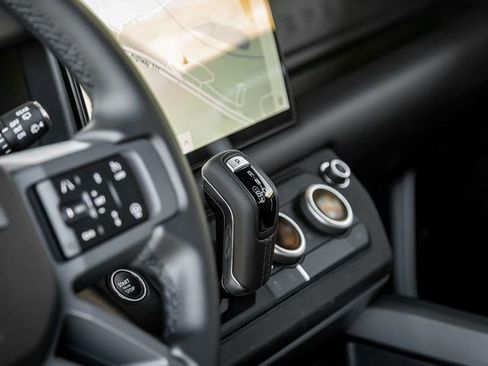 Used 2025 Land Rover Defender 110 X-Dynamic SE AWD/4WD image 19