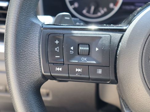 Used 2021 Nissan Rogue SV FWD image 12