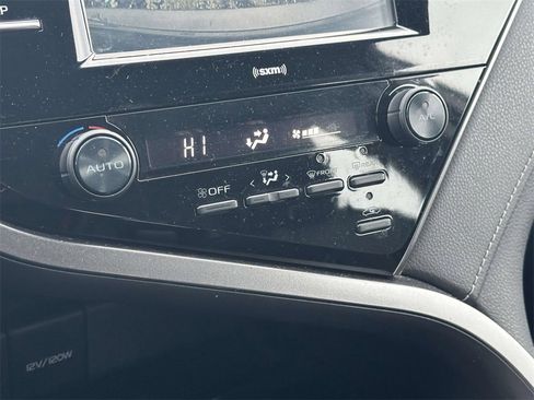 Used 2020 Toyota Camry SE image 24