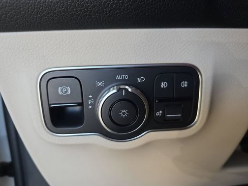 Certified 2025 Mercedes-Benz GLB 250 image 27