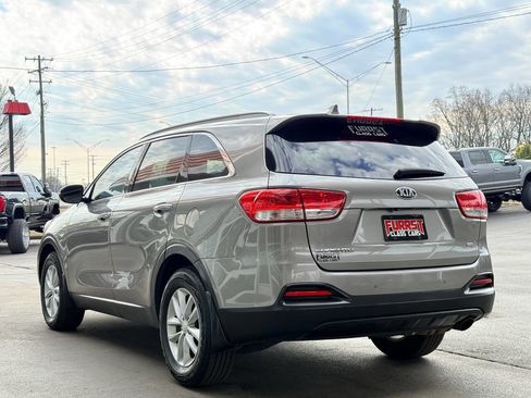 Used 2018 Kia Sorento FWD image 5