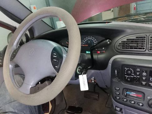 Used 1999 Plymouth Grand Voyager FWD image 33