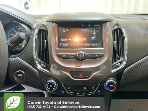 Used 2018 Chevrolet Cruze LT w/ Convenience Package image 13