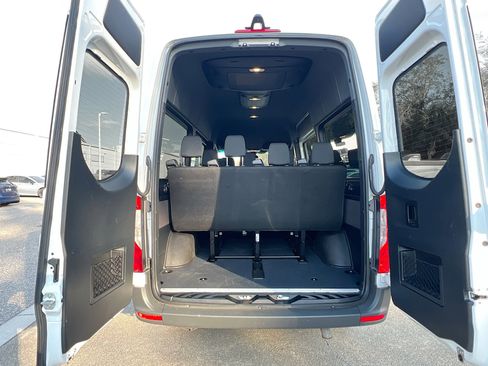 Used 2024 Mercedes-Benz Sprinter 2500 image 31