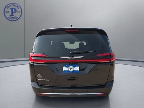 Used 2023 Chrysler Pacifica Touring-L FWD image 6