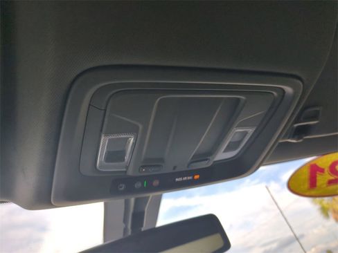 Used 2021 Chevrolet Silverado 2500 Custom w/ Custom Value Package image 21