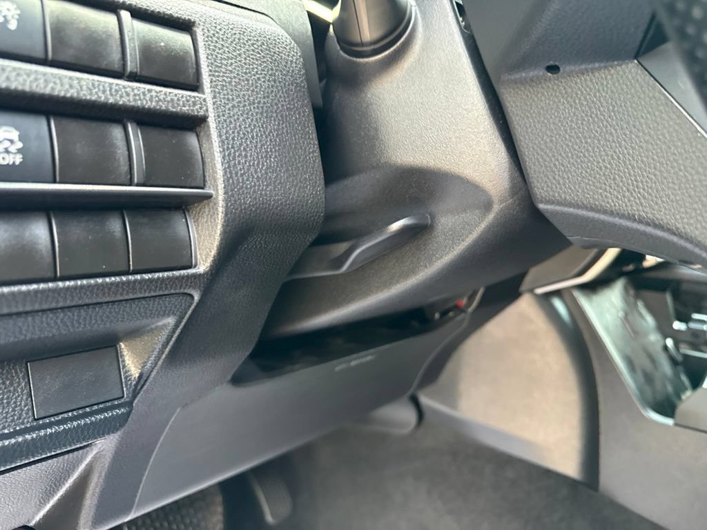 Used 2025 Toyota Tacoma SR5 AWD/4WD image 15