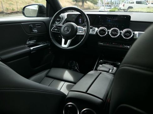 Used 2023 Mercedes-Benz GLB 250 image 25