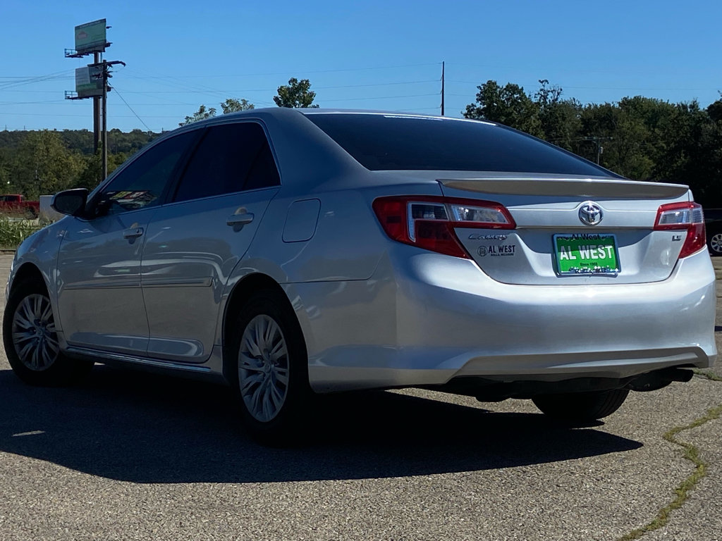 Used 2012 Toyota Camry LE FWD image 5