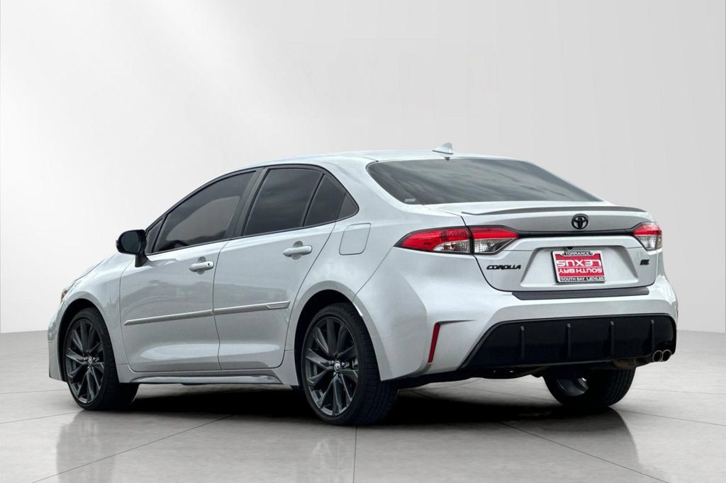 Used 2024 Toyota Corolla SE w/ SE Premium Package FWD image 4