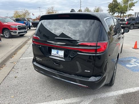 New 2026 Chrysler Pacifica Select image 28