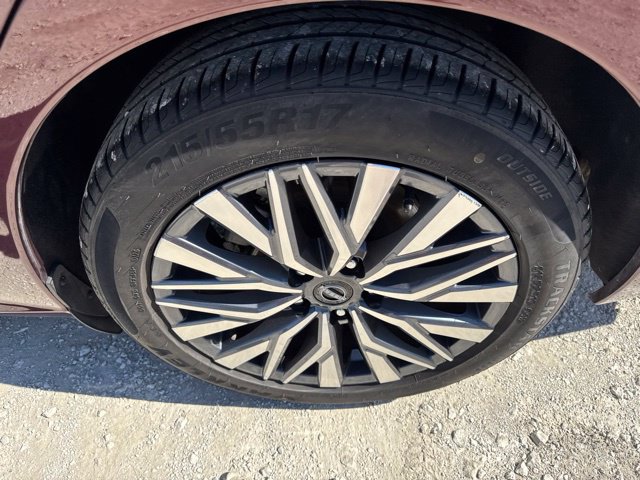 Used 2025 Nissan Altima 2.5 SV FWD image 8