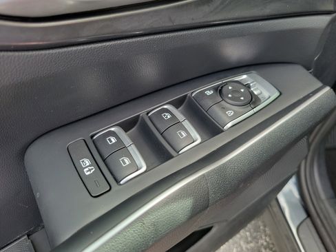 Used 2023 Kia Sorento LX FWD image 15
