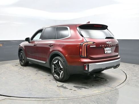 Used 2024 Kia Telluride EX w/ EX Captain's Chair Package image 8