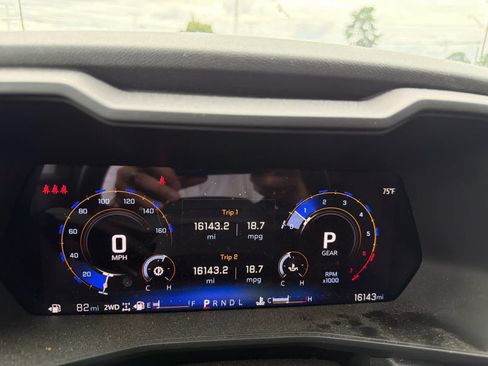 Used 2024 Chevrolet Colorado Trail Boss w/ Technology Package AWD/4WD image 5
