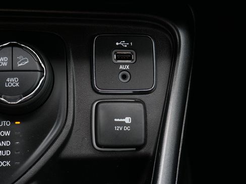 Used 2019 Jeep Compass Trailhawk w/ Cold Weather Group AWD/4WD image 31