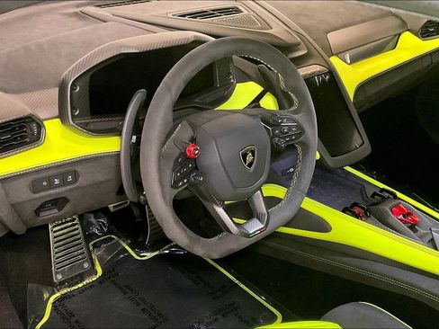 Used 2025 Lamborghini Revuelto image 7