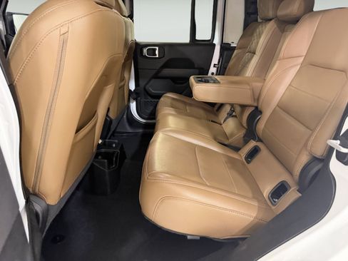 Used 2020 Jeep Gladiator Overland AWD/4WD image 10