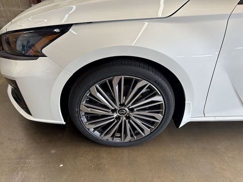 New 2026 Nissan Altima 2.5 SV FWD image 19