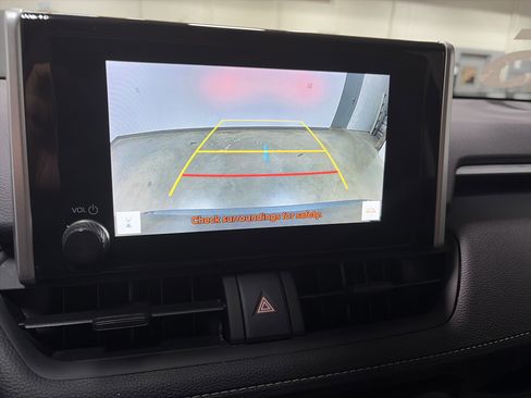 Used 2025 Toyota RAV4 XLE AWD/4WD image 18