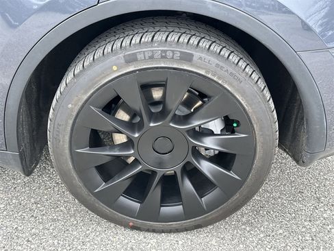 Used 2023 Tesla Model Y Long Range image 12