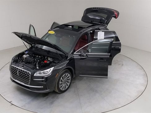 Used 2025 Lincoln Corsair Reserve image 56