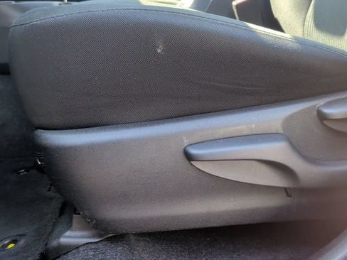 Used 2018 Toyota RAV4 LE FWD image 15