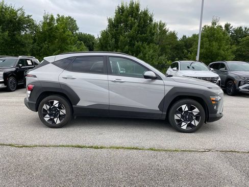 Used 2025 Hyundai Kona SEL FWD image 8