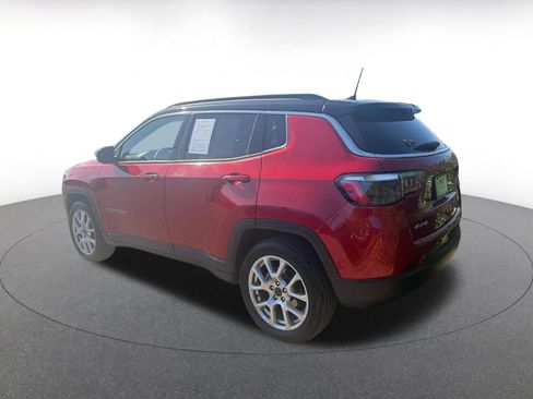 Used 2025 Jeep Compass Limited AWD/4WD image 4