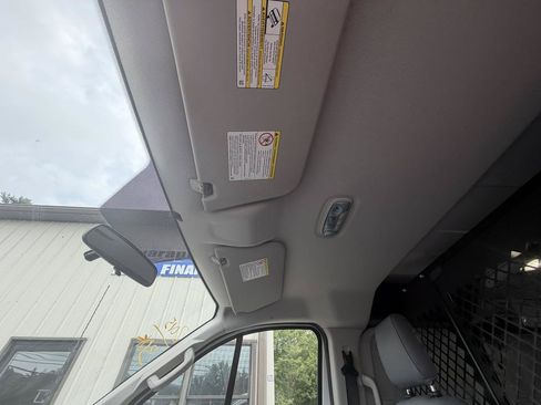 Used 2015 Ford Transit 250 130 Low Roof RWD image 17