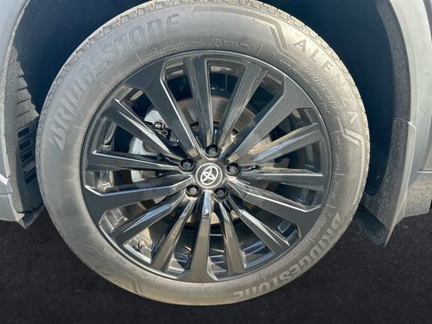 Used 2024 Toyota Highlander XSE FWD image 10