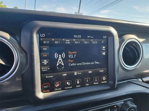 Used 2022 Jeep Wrangler Unlimited Sahara image 32