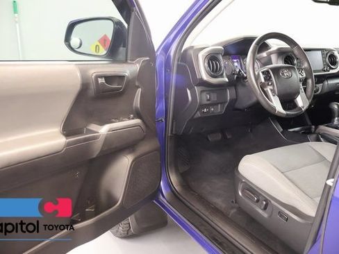 Certified 2022 Toyota Tacoma SR5 w/ Black Out Package (TMS) AWD/4WD image 9