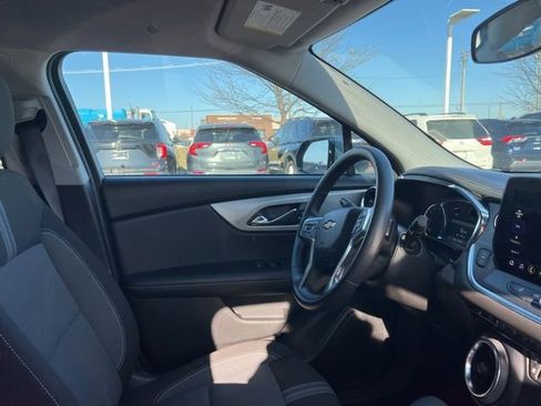 Used 2025 Chevrolet Blazer LT image 33