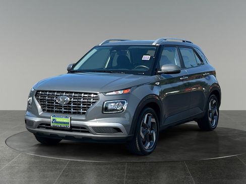 Certified 2025 Hyundai Venue SEL FWD image 3