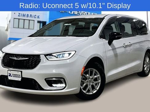 Used 2024 Chrysler Pacifica Touring-L image 3