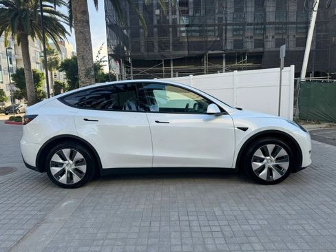 Used 2023 Tesla Model Y Long Range AWD/4WD image 8